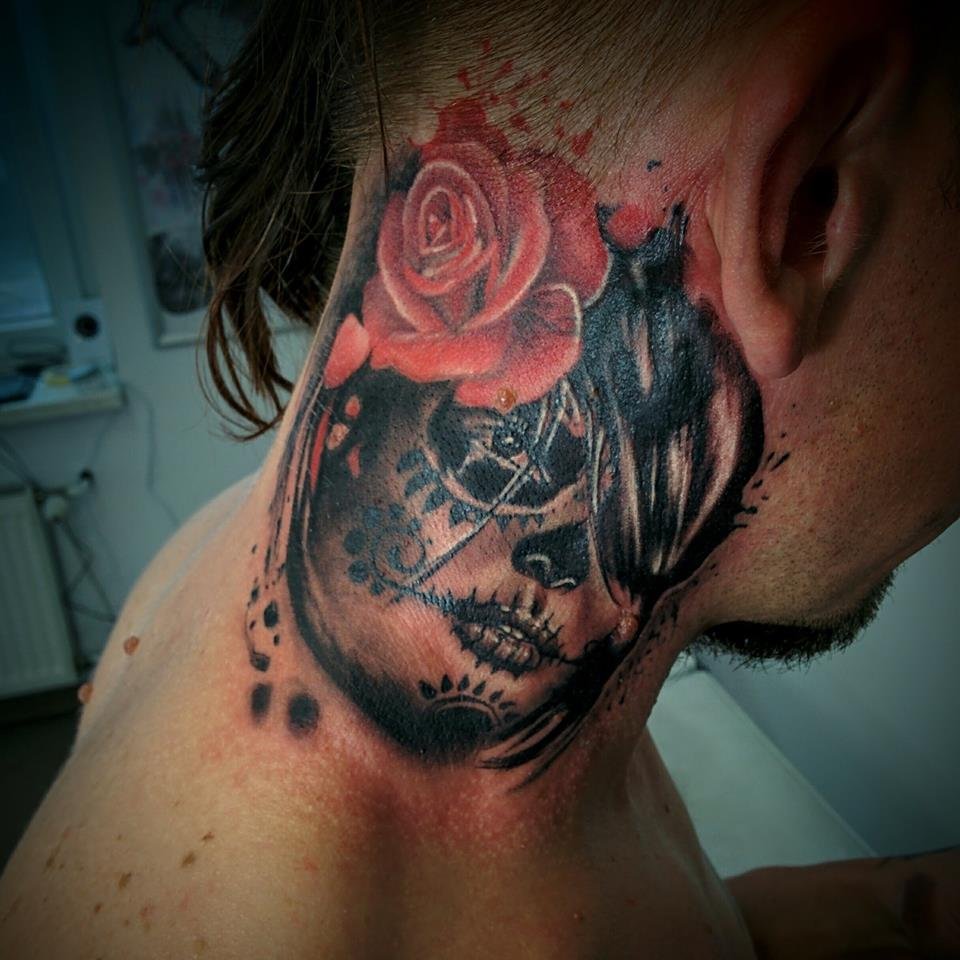 neck tatoo